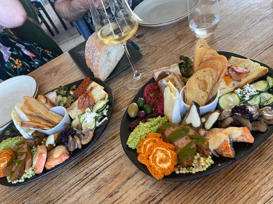 Martinborough Winery and South Wairarapa Wild Coast Tour - Lake Onoke and dinner by the water
