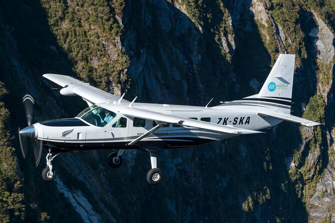 Milford Sound Flight and Cruise ex Queenstown (incl Lunch) - Should you book the Air Milford fly and cruise?
