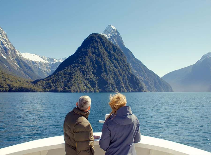Milford Sound: Small-Group Tour from Te Anau - Guides who turn facts into stories