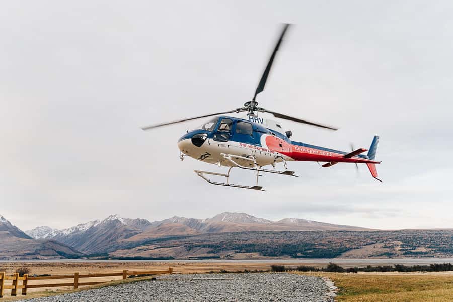 Mount Cook: 20-Minute Alpine Vista Helicopter Flight - Stepping out at the alpine landing