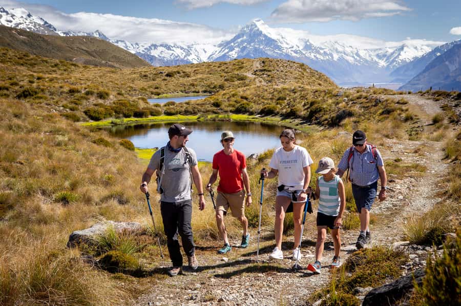Mount Cook: Glentanner High Country Heli Hike - Timing, weather, and practical comfort