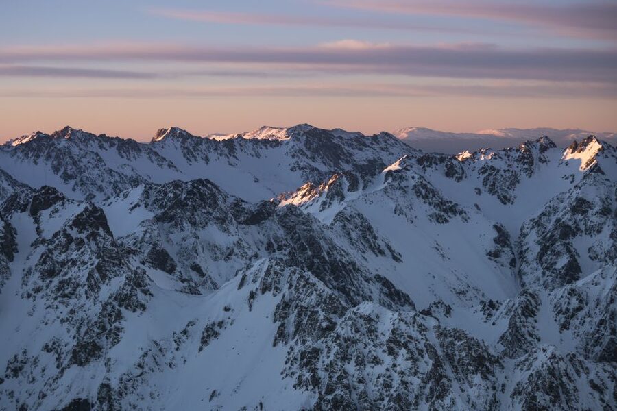 Mt Cook: 55-Minute Scenic Flight in Helicopter or Ski Plane - Returning over the Tasman Glacier and Mt Cook National Park