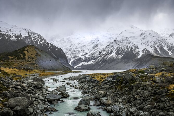 Mt Cook Day Tour From Tekapo (Small Group, Carbon Neutral) - Guides, commentary, and the human side of the day