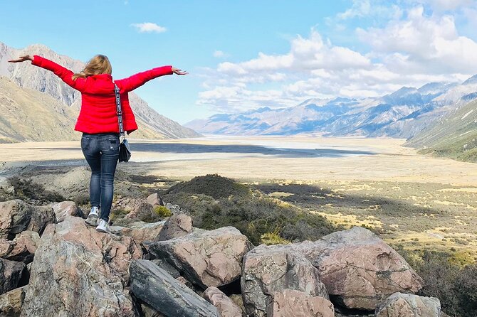 Mt Cook & Lake Tekapo 2-Day Small Group Tour from Queenstown - From Kawarau Gorge to Cromwell’s vineyards
