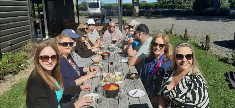 Napier: Art-Deco + Te Mata Peak+ Garden Walk + Wine Tasting - Key points at a glance