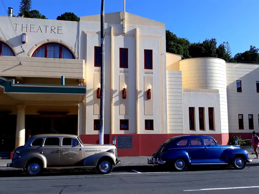 Napier: Art-Deco + Te Mata Peak+ Garden Walk + Wine Tasting - Askerne Estate and the seated wine tasting