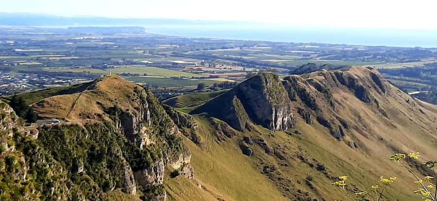 Napier: Art-Deco + Te Mata Peak+ Garden Walk + Wine Tasting - Starting by Napier’s Art Deco streets