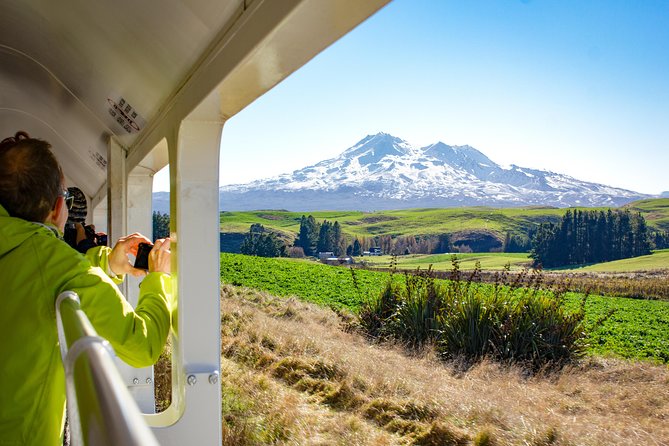 Northern Explorer Train Journey from Wellington to Auckland - The open-air carriage and photo strategy
