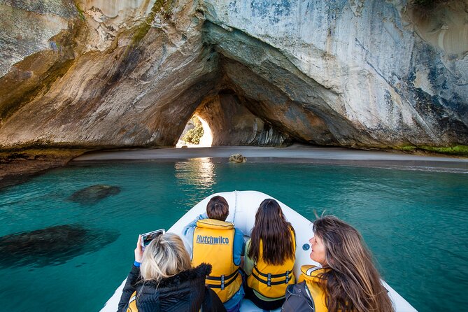 One Hour Cathedral Cove Boat Tour in Hahei - Orua sea cave and the coastal rock formations