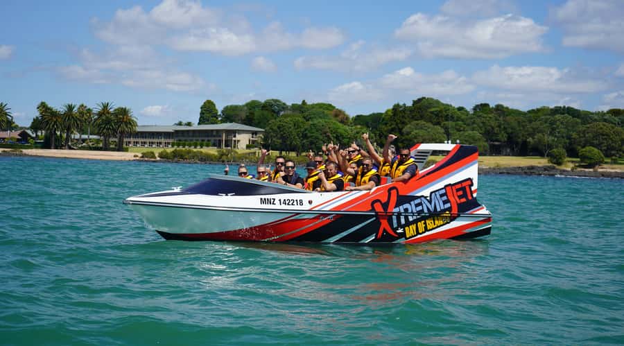 Paihia: Bay of Islands 30-minute Adventure Jet Boat Trip - Leaving Paihia Wharf at high speed