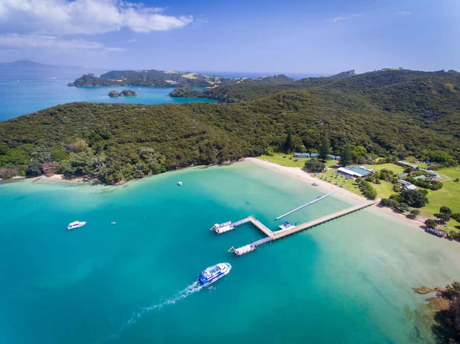 Paihia/Russell: Hole in the Rock and Bay of Islands Cruise - The run to Cape Brett and Motukōkako