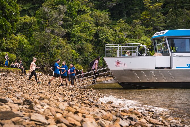 Pelorus Mail Boat Sunday Scenic Cruise – Full-Day from Havelock - Choosing your lunch at Foote Family Farm or Te Rawa Lodge