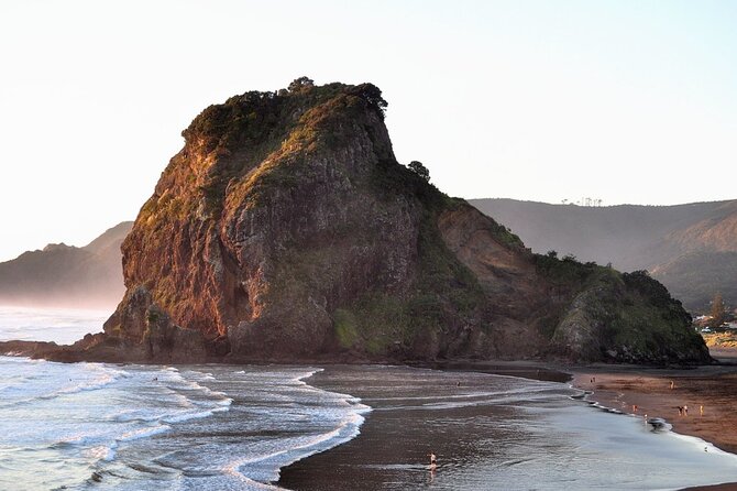 Piha Beach & Wilderness Nature : PRIVATE TOUR 8 hrs - Piha gives you Auckland’s dramatic western edge