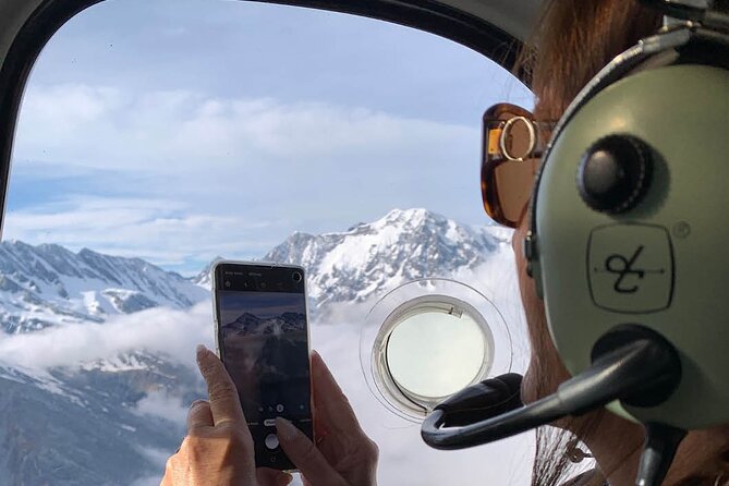 Pilot’s Choice: 2 Glaciers & Snow Landing – 35min - What the 35-minute flight is worth
