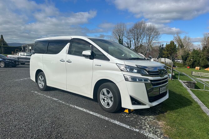 Private Auckland Airport Transfer: to/from City Hotels in Minivan - Inside the Minivan
