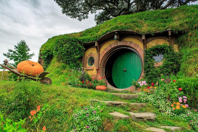 Private Hobbiton & Blue Springs Day Trip from Auckland - Three hours at Hobbiton Movie Set
