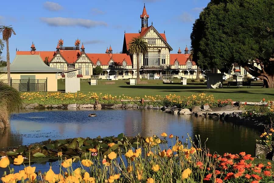 Private Hobbiton & BlueSprings & Redwood forest fromAuckland - Who should book this experience?