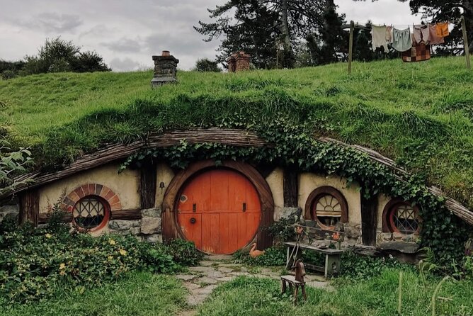 Private Hobbiton Movie Set and Rotorua Day Trip from Auckland - Leaving Auckland in a private vehicle