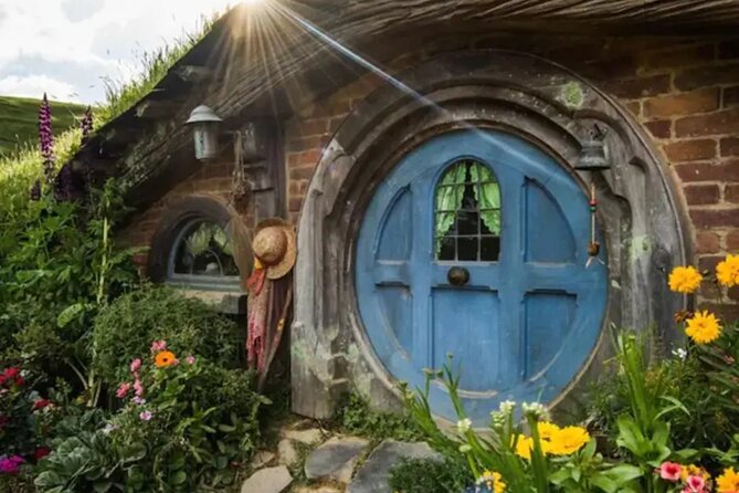 Private Hobbiton, Waitomo Caves, Blue Spring & Hamilton Transfer - Who will enjoy this most