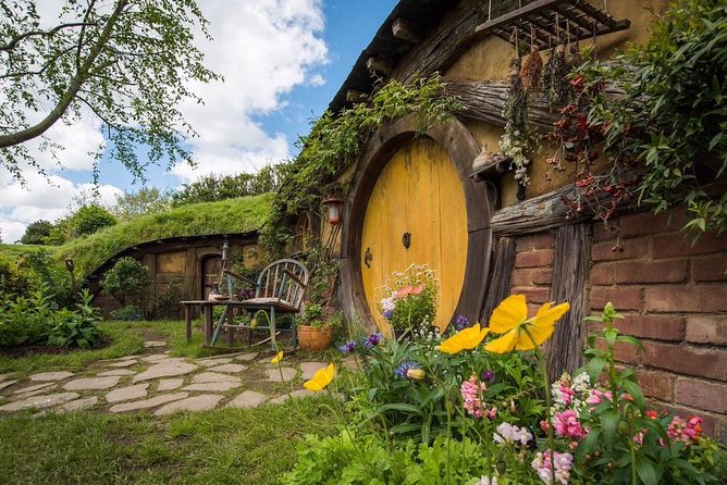 Private Luxury Tour to Hobbiton Movie Set & Waitimo Glowworm Cave - Why this private Auckland day trip works