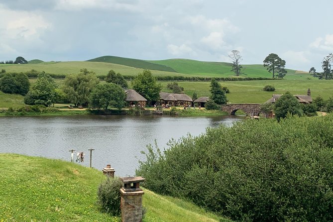 Private Luxury Tour to Hobbiton Movie Set & Waitimo Glowworm Cave - Who gets the best value for $1,675.55