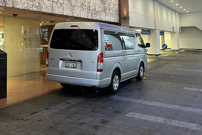 Private Mini Van Transfer From Auckland Airport to Auckland City - The vehicle and luggage question