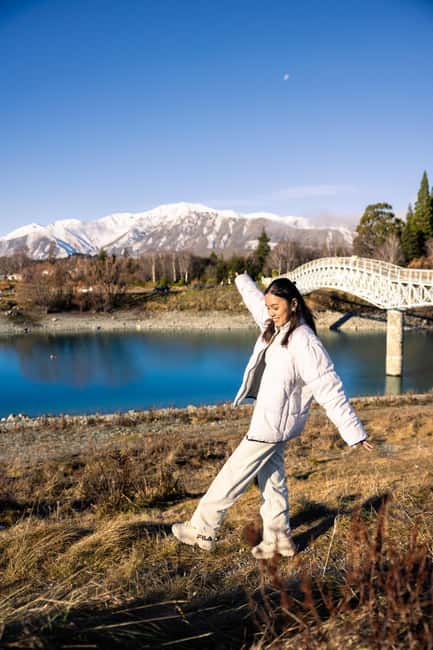 Private Photoshoot in Lake Tekapo - Posing help for solo visitors, couples, and families