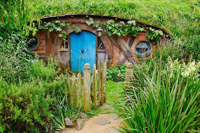 Private The Hobbiton Tour - Auckland Tour House - Walking through Bag End and the hobbit holes
