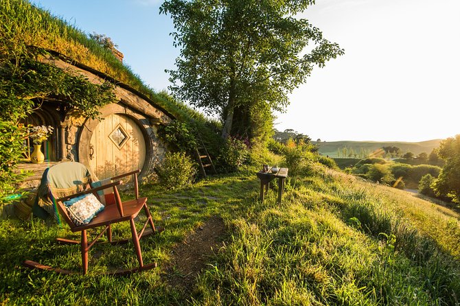 Private tour - Hobbiton Movie Set Evening Banquet Return from Auckland - What the $806.75 price really covers