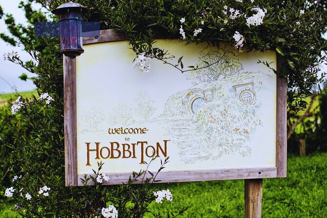 Private Tour: Hobbiton Movie Set, Rotorua Mud Pool & Treewalk - Lunch, drinks, and the pace of the route