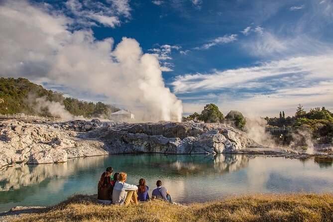 Private Tour to Rotorua’s Natural wonders and Māori Arts & craft. - Leaving Auckland at 6:00 am