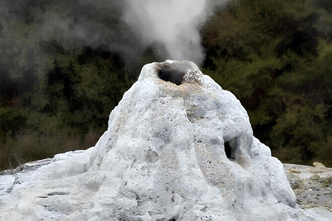 Private Tour WaiOtapu & Huka Falls & Blue springs from Auckland - Huka Falls: power in a compact stop