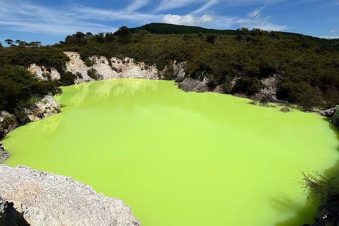 Private Tour WaiOtapu & Huka Falls & Blue springs from Auckland - Walking to Blue Spring near Putāruru