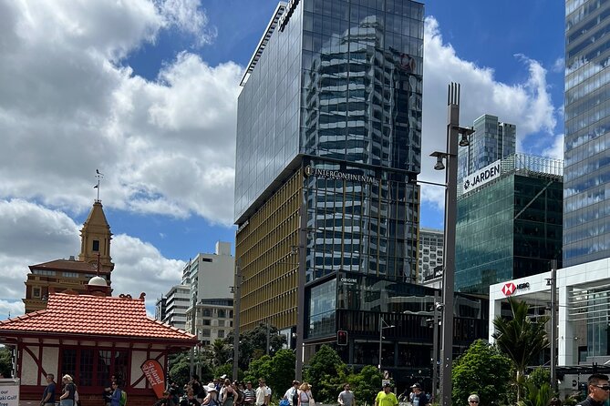 Private Transfer From Auckland City To Auckland Airport - The drivers and communication style