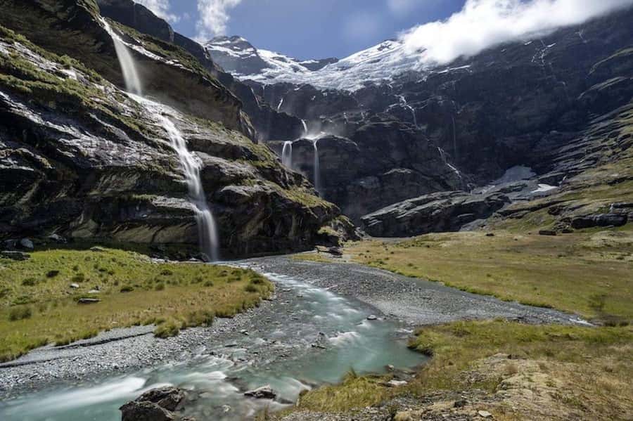 Queenstown: 2.5 Hour Flight to Fiordland's Iconic Locations - Lake Quill and the 580-meter Sutherland Falls