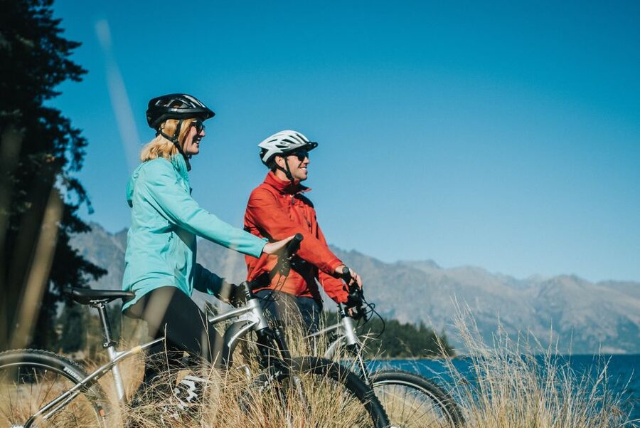 Queenstown: Arrowtown To Queenstown Biking Adventure - The final run beside Lake Whakatipu