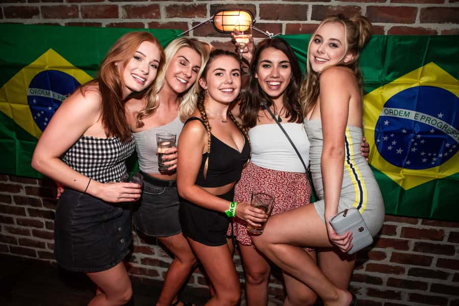 Queenstown: Bar Crawl with 5 Free Shots and Pizza - Free shots and pizza: what the $17 covers