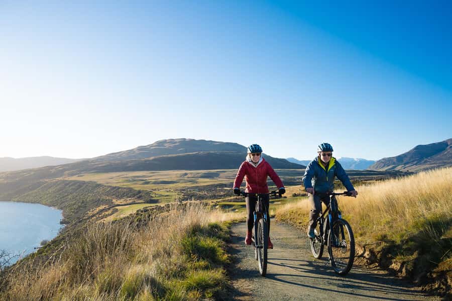 Queenstown: E-bike Hire on the Queenstown Trail - Timing, clothing, and practical planning