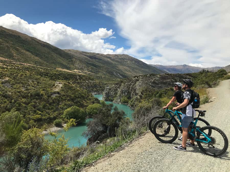 Queenstown: Guided E-Bike Tour with Winery Visits & Tastings - What the $194 price includes
