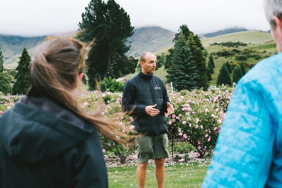 Queenstown: Helicopter Flight and Gin Tasting Tour - Key points at a glance