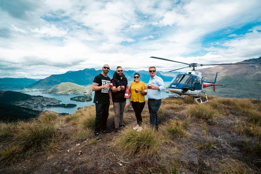 Queenstown: Helicopter Flight and Gin Tasting Tour - Arrowtown and Arthurs Point by van