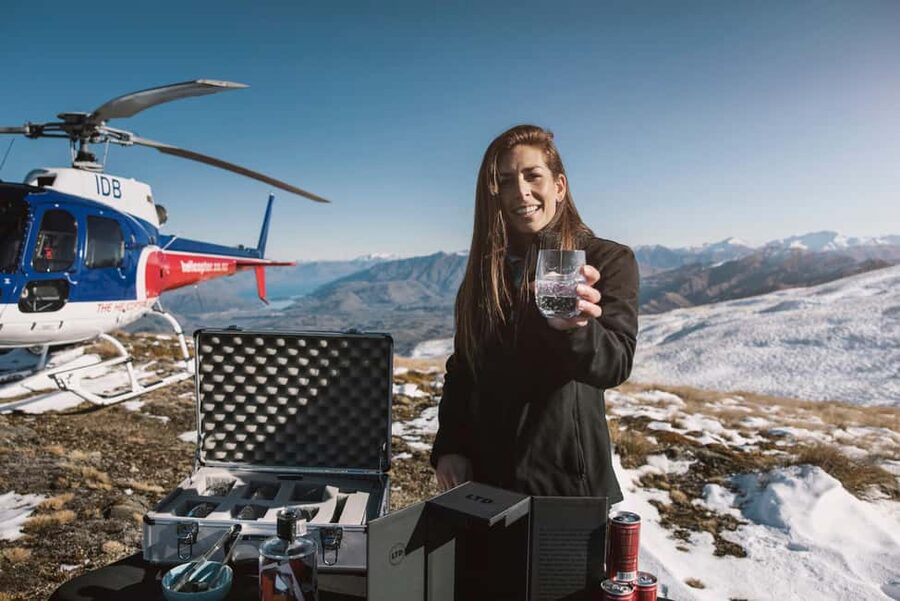 Queenstown: Helicopter Flight and Gin Tasting Tour - From the mountain to Cardrona Valley