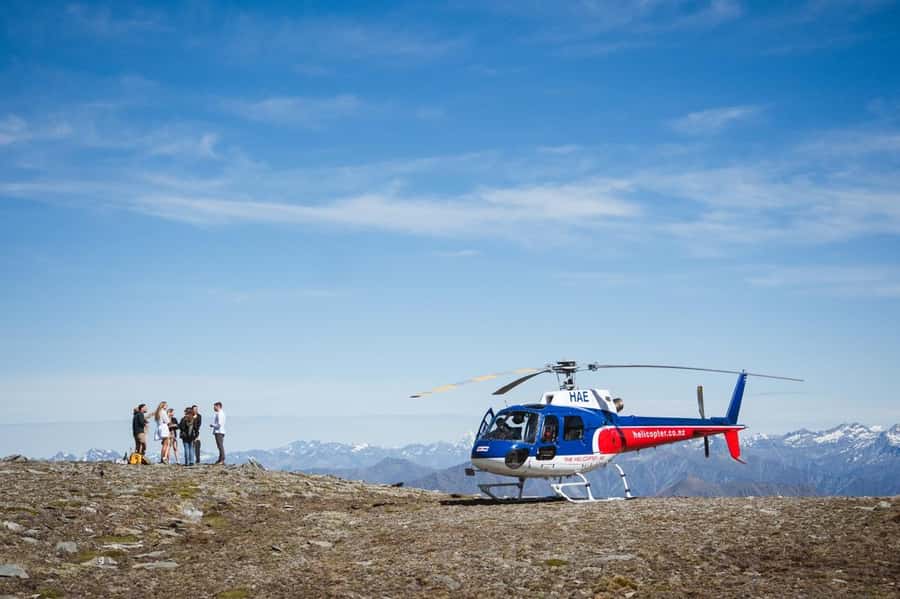 Queenstown: Helicopter & Wine Tasting Tour - Gibbston Valley and the underground cave