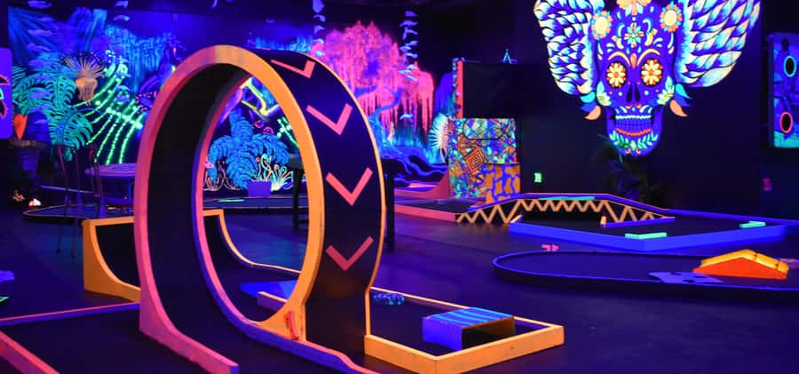 Queenstown: Indoor Putt 'n' Glow Mini Golf - Why the glow setting works for families