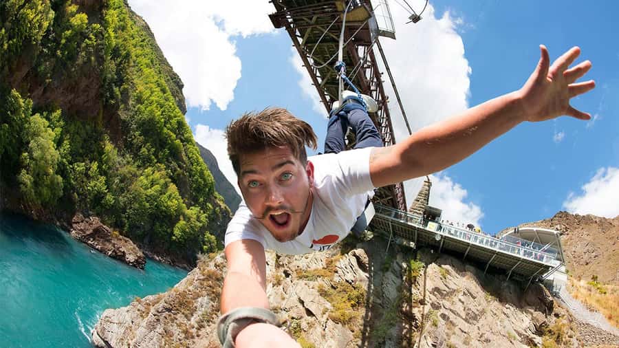Queenstown: Kawarau Bridge Bungy - World's First Bungy! - Arriving at the world’s first commercial bungy site