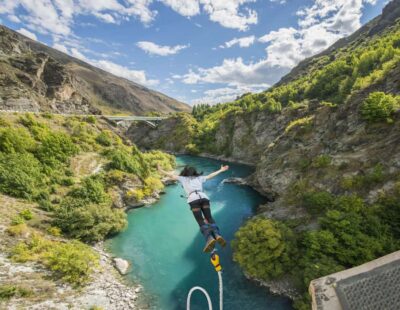 Kawarau Bridge Bungy – World’s First Bungy!