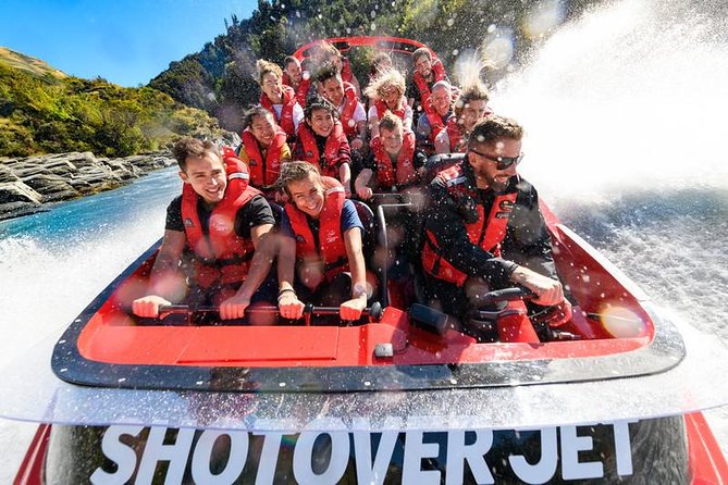 Queenstown: Kawarau River Whitewater Rafting - Eight kilometers of rapids and calm water