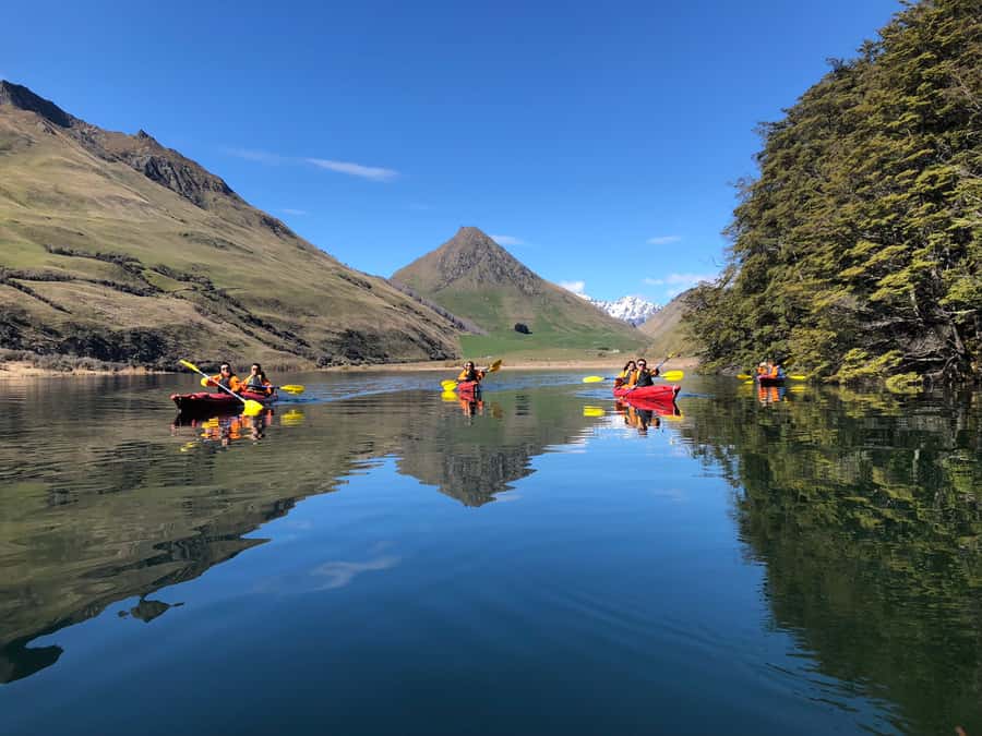 Queenstown: Kayaking or SUP Experience on Moke Lake - Getting set up for kayaking or SUP