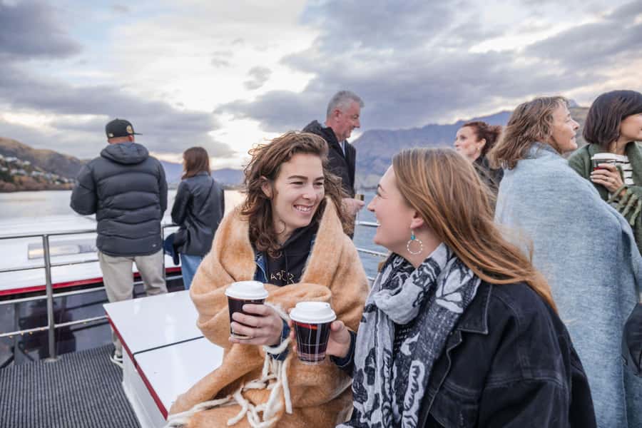 Queenstown: Lake Wakatipu Scenic Cruise - Drinks, seating, and onboard comfort