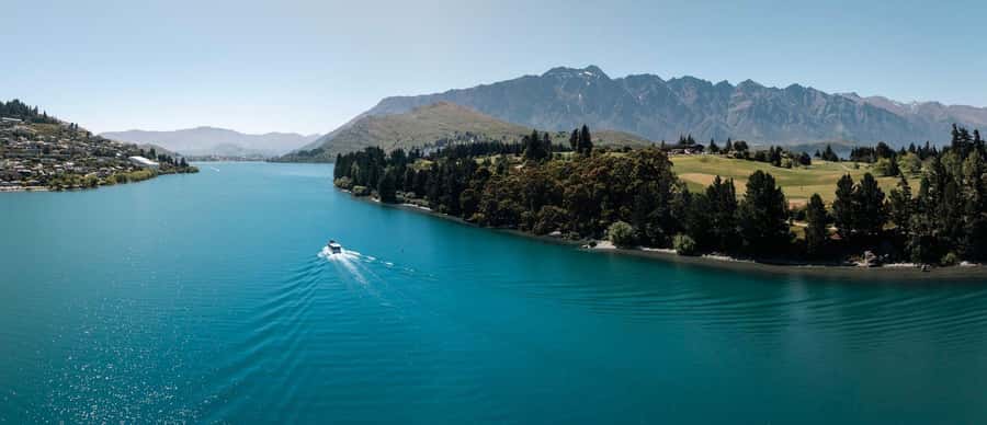 Queenstown: Lake Wakatipu Scenic Cruise - Weather, photography, and practical preparation